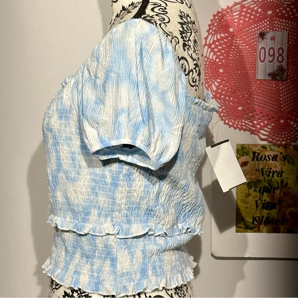 NWT Lush Blue & White Swirl Crop Smocked Top XL - Picture 3 of 7